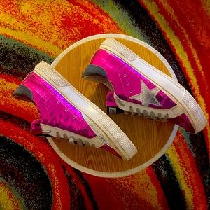 Womens golden goose sneaker, size 39
